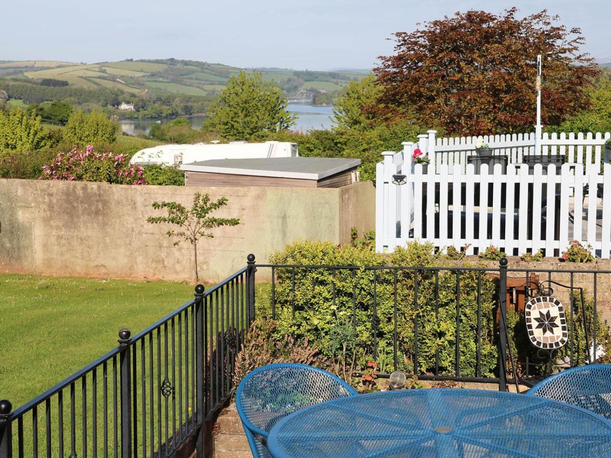 Dart Haven - Cheerful Holiday Bungalow In Galmpton Exterior photo