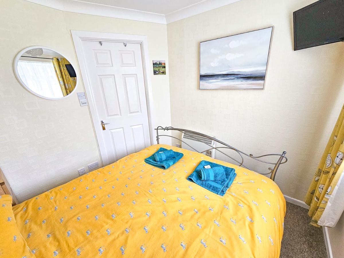 Dart Haven - Cheerful Holiday Bungalow In Galmpton Exterior photo