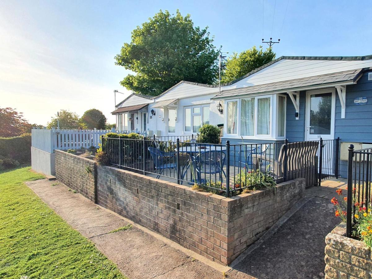 Dart Haven - Cheerful Holiday Bungalow In Galmpton Exterior photo